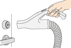 掃除機を鍵穴につけ、左右にふって、中のゴミを吸い出します